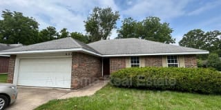 921 S Belcrest Ave 921 S Belcrest Ave Photo Gallery 1