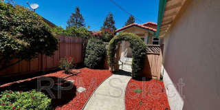 3884 Bayview Cir 3884 Bayview Cir Photo Gallery 1