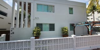 220 Collins Ave Unit 4B 220 Collins Ave Unit 4B Photo Gallery 1