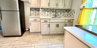 290 E Sidney Ave 290 E Sidney Ave Photo Gallery 1