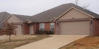 915 Oak Crossing 915 Oak Crossing Photo Gallery 1