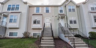 152 FIRETHORN CT #13-4 152 FIRETHORN CT #13-4 Photo Gallery 1