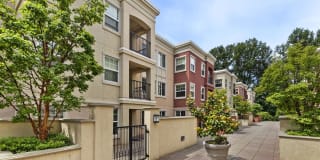 VILLAGGIO ON YARROW BAY VILLAGGIO ON YARROW BAY Photo Gallery 1