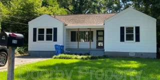 210 S Lovell Ave 210 S Lovell Ave Photo Gallery 1