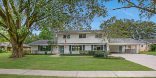 1067 West Lakeview Drive 1067 West Lakeview Drive Photo Gallery 1