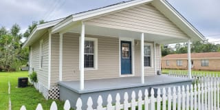 825 W Lee St 825 W Lee St Photo Gallery 1