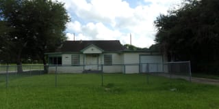 1901 N Ave G 1901 N Ave G Photo Gallery 1
