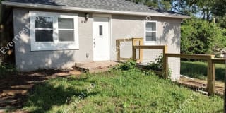 1430 N Pleasant St 1430 N Pleasant St Photo Gallery 1