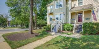 300 LOCUST STREET SE 300 LOCUST STREET SE Photo Gallery 1