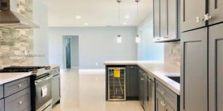 9040 SW 51st St #1 9040 SW 51st St #1 Photo Gallery 1