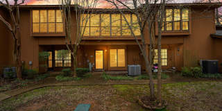 3542 Eastlake 3542 Eastlake Photo Gallery 1