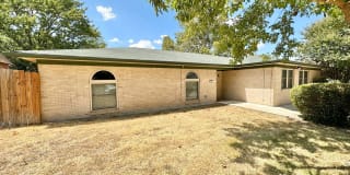 504 Dianne Dr 504 Dianne Dr Photo Gallery 1