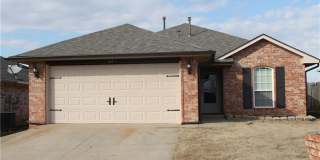 617 SW 38th Place 617 SW 38th Place Photo Gallery 1