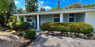 14402 N BAYSHORE DRIVE 14402 N BAYSHORE DRIVE Photo Gallery 1