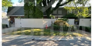 970 Stratford Ln E 970 Stratford Ln E Photo Gallery 1