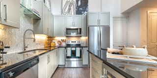 Modera Howell Modera Howell Photo Gallery 1