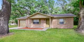 2202 Oakview Ln 2202 Oakview Ln Photo Gallery 1