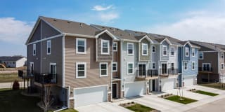 Trestle Crossing Townhomes - Summit Trestle Crossing Townhomes - Summit Photo Gallery 1