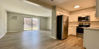 RENOVATED APARTMENT WITH IN-UNIT WASHER-DRYER & GARAGE PARKING! RENOVATED APARTMENT WITH IN-UNIT WASHER-DRYER & GARAGE PARKING! Photo Gallery 1