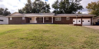 713 W Lakeshore Dr 713 W Lakeshore Dr Photo Gallery 1