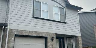 17724 SW Heatherwood Lane 17724 SW Heatherwood Lane Photo Gallery 1