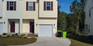 Beautiful 3 bedroom, 2.5 bath townhome - Holly Ridge Beautiful 3 bedroom, 2.5 bath townhome - Holly Ridge Photo Gallery 1