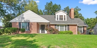 701 Oakbrook Ln 701 Oakbrook Ln Photo Gallery 1