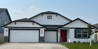 677 E Taper St 677 E Taper St Photo Gallery 1