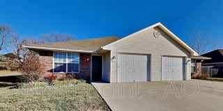 426 NW Woodbury Dr 426 NW Woodbury Dr Photo Gallery 1