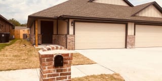5211 Oakwood Villas Court 5211 Oakwood Villas Court Photo Gallery 1