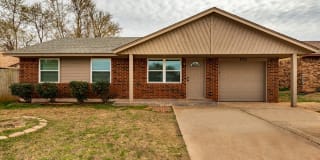 722 W Perry Dr 722 W Perry Dr Photo Gallery 1