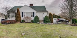 845 Aquidneck Avenue 845 Aquidneck Avenue Photo Gallery 1