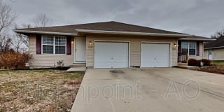 410 NW Woodbury Dr 410 NW Woodbury Dr Photo Gallery 1