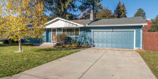 8005 N Fox Point Dr 8005 N Fox Point Dr Photo Gallery 1
