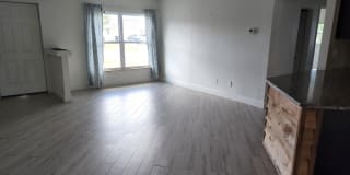 168 SW Grove Avenue 168 SW Grove Avenue Photo Gallery 1