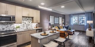 880 Lyn 880 Lyn Photo Gallery 1