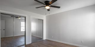 Tides on Lawler East Tides on Lawler East Photo Gallery 1