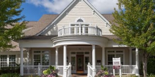 Flex-Lease/Furnished @ Village Green of Rochester Flex-Lease/Furnished @ Village Green of Rochester Photo Gallery 1