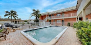 1450 N Riverside Drive 1450 N Riverside Drive Photo Gallery 1