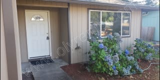 905 Oakcrest Dr SE 905 Oakcrest Dr SE Photo Gallery 1