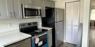 425 NW 84th Ter 425 NW 84th Ter Photo Gallery 1