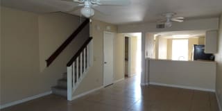 2131 Crystal Dr Apt 25 2131 Crystal Dr Apt 25 Photo Gallery 1