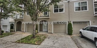 10400 NE 82nd Ave #23 10400 NE 82nd Ave #23 Photo Gallery 1
