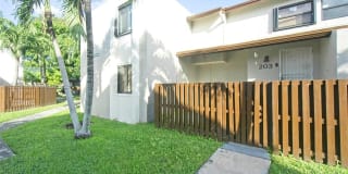 10296 NW 9 St Cir 10296 NW 9 St Cir Photo Gallery 1