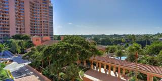 60 Edgewater Dr 60 Edgewater Dr Photo Gallery 1