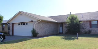 2605 NW Locksley Lane 2605 NW Locksley Lane Photo Gallery 1