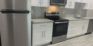 221 W Wilson Avenue - C4 221 W Wilson Avenue - C4 Photo Gallery 1