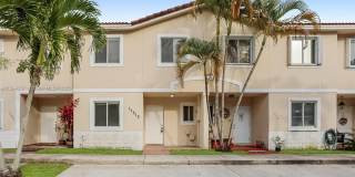 17513 SW 140th Ct 17513 SW 140th Ct Photo Gallery 1