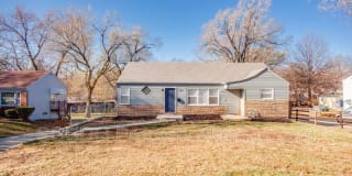 4810 NE Antioch Rd 4810 NE Antioch Rd Photo Gallery 1