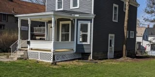 709 E River St 709 E River St Photo Gallery 1